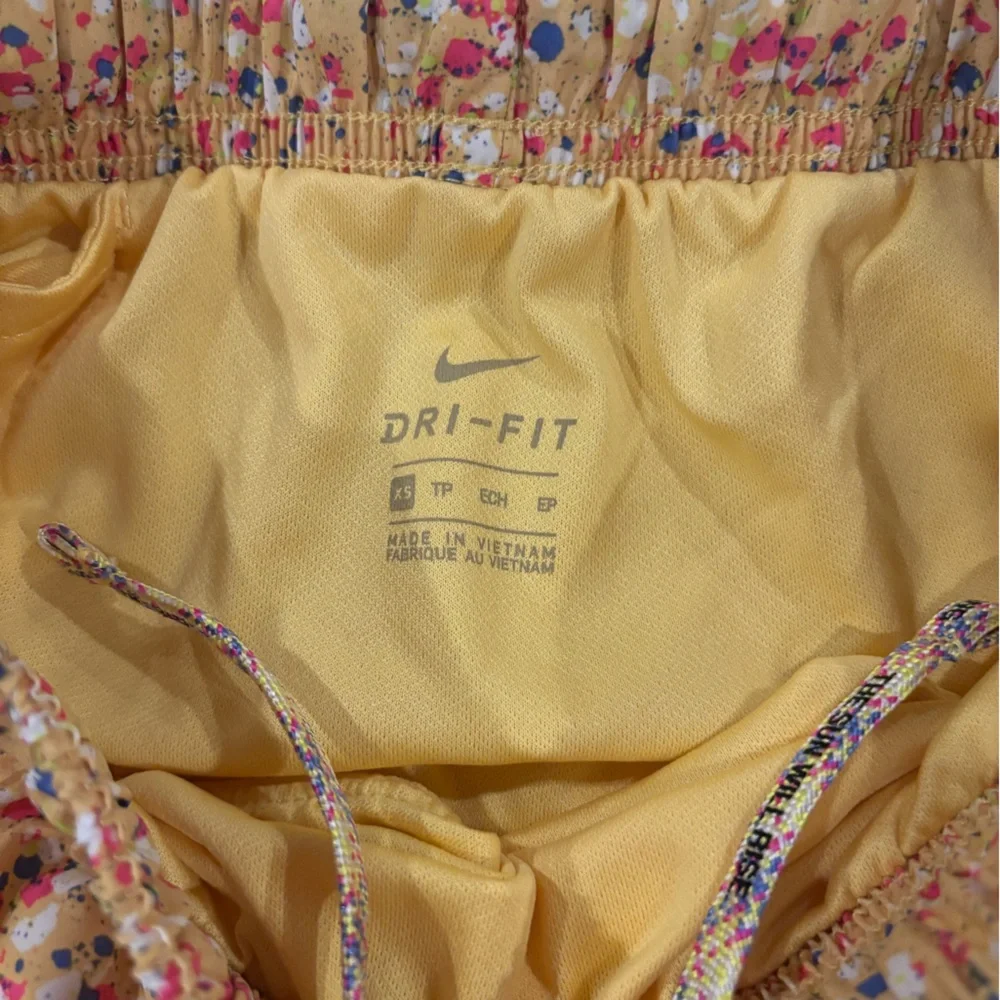 Nike Pink Floral Dri-FIT Shorts - Picture 3 of 3